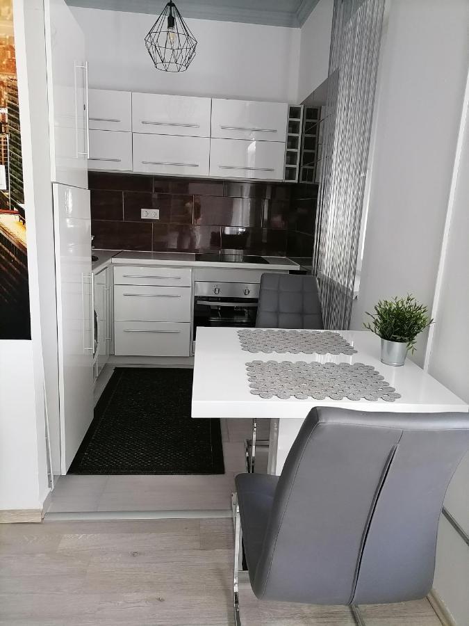 Merey Apartment Szeged Ngoại thất bức ảnh